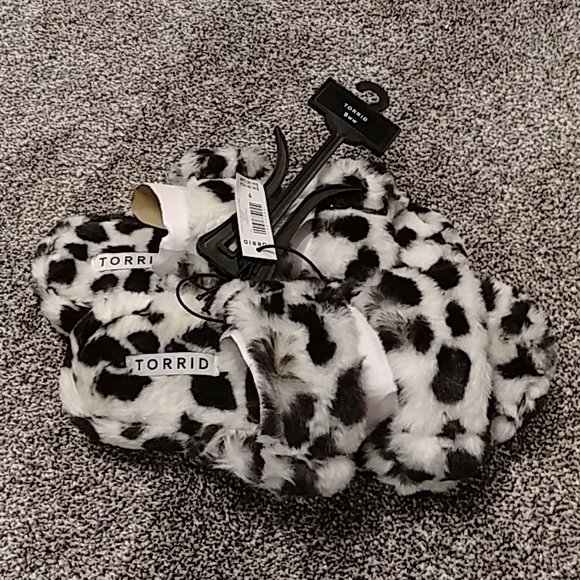 Torrid slippers - Picture 3 of 3